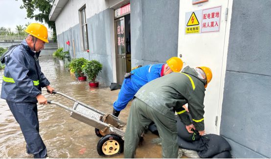 防洪保供|多地启动应急响应 中国石化山东石油筑牢“防汛墙”(图3) 防洪保供|多地启动应急响应 中国石化山东石油筑牢“防汛墙”(图3)