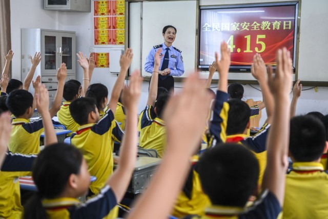 又踏层峰辟新天——《中央关于进一步全面深化改革、推进中国式现代化的决定》诞生记(图9)