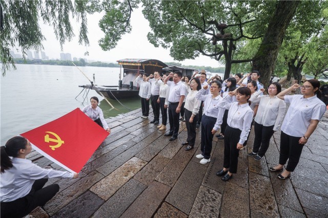 又踏层峰辟新天——《中央关于进一步全面深化改革、推进中国式现代化的决定》诞生记(图10)