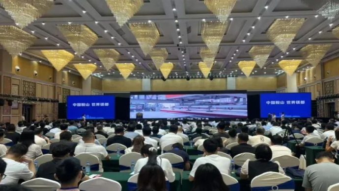 当好引领全国菱镁行业实现高质量发展“排头兵”“主力军”——2024年度菱镁产业高质量发展大会隆重开幕(图1)